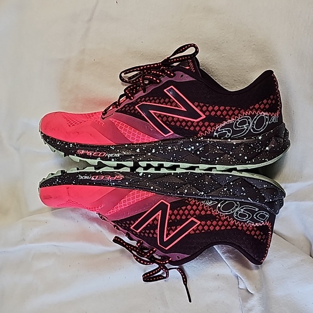 New Balance 690AT Sneakers - Picture 8 of 11